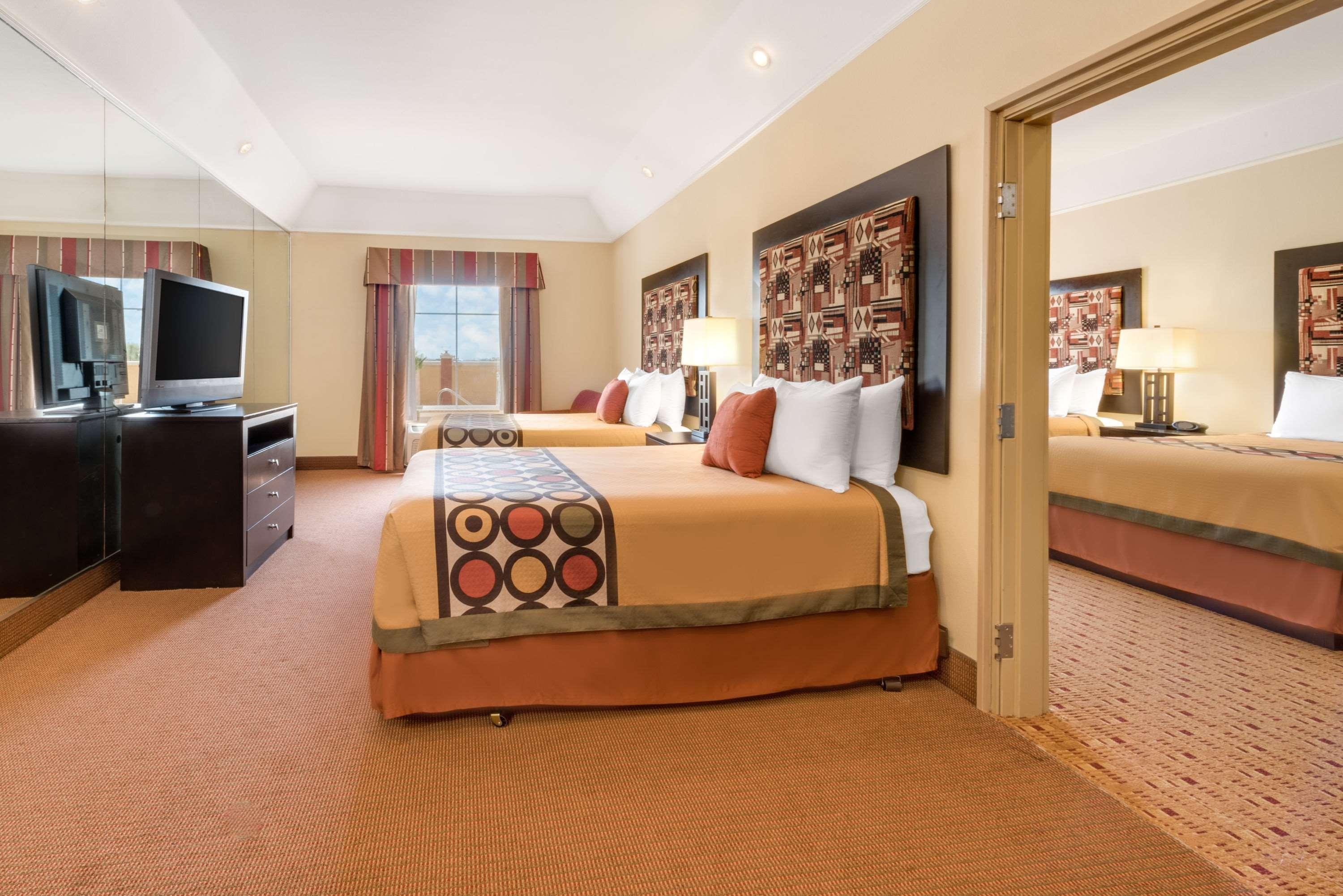 Super 8 By Wyndham Hidalgo At La Plaza Mall & Mcallen Airport Екстериор снимка