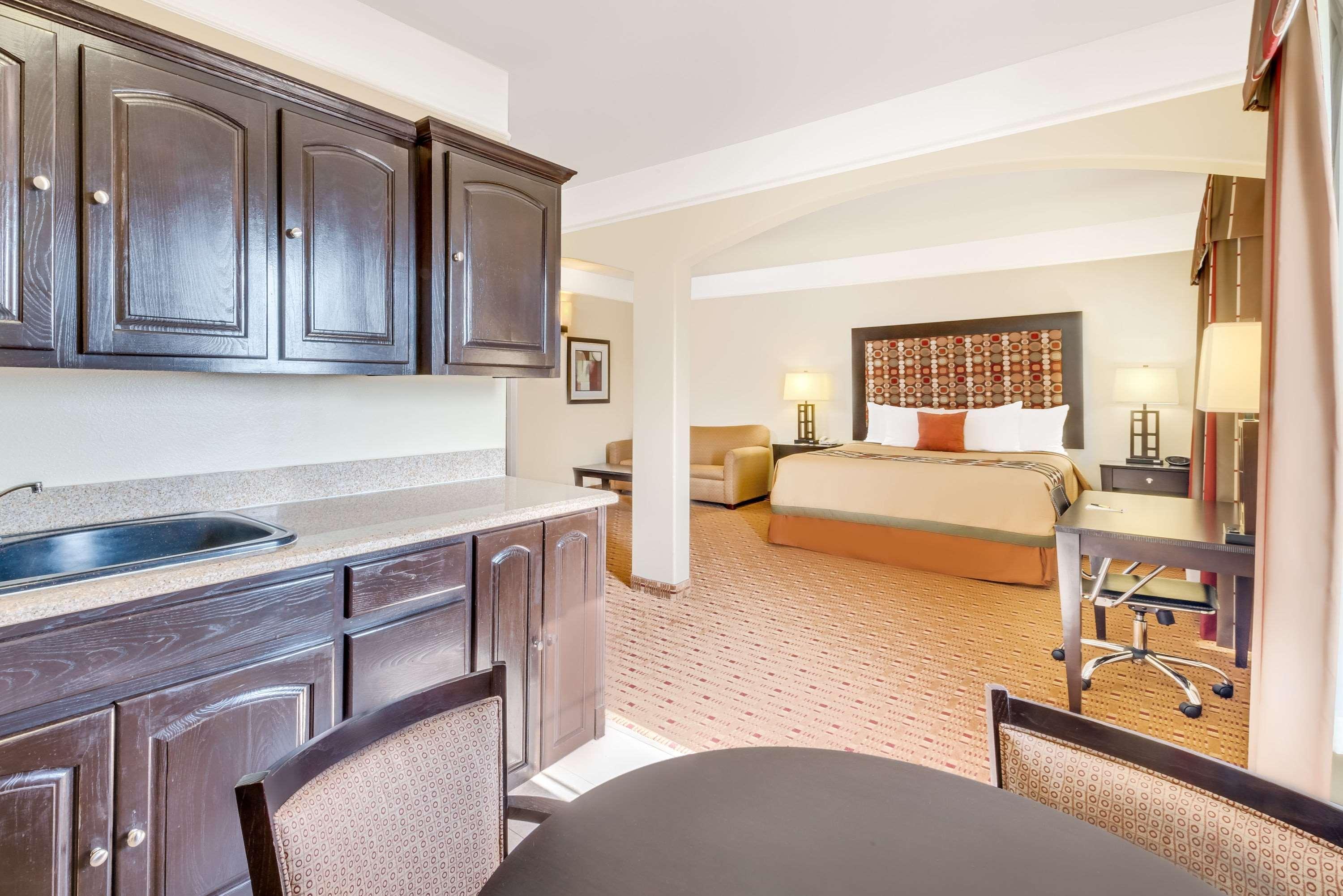 Super 8 By Wyndham Hidalgo At La Plaza Mall & Mcallen Airport Екстериор снимка