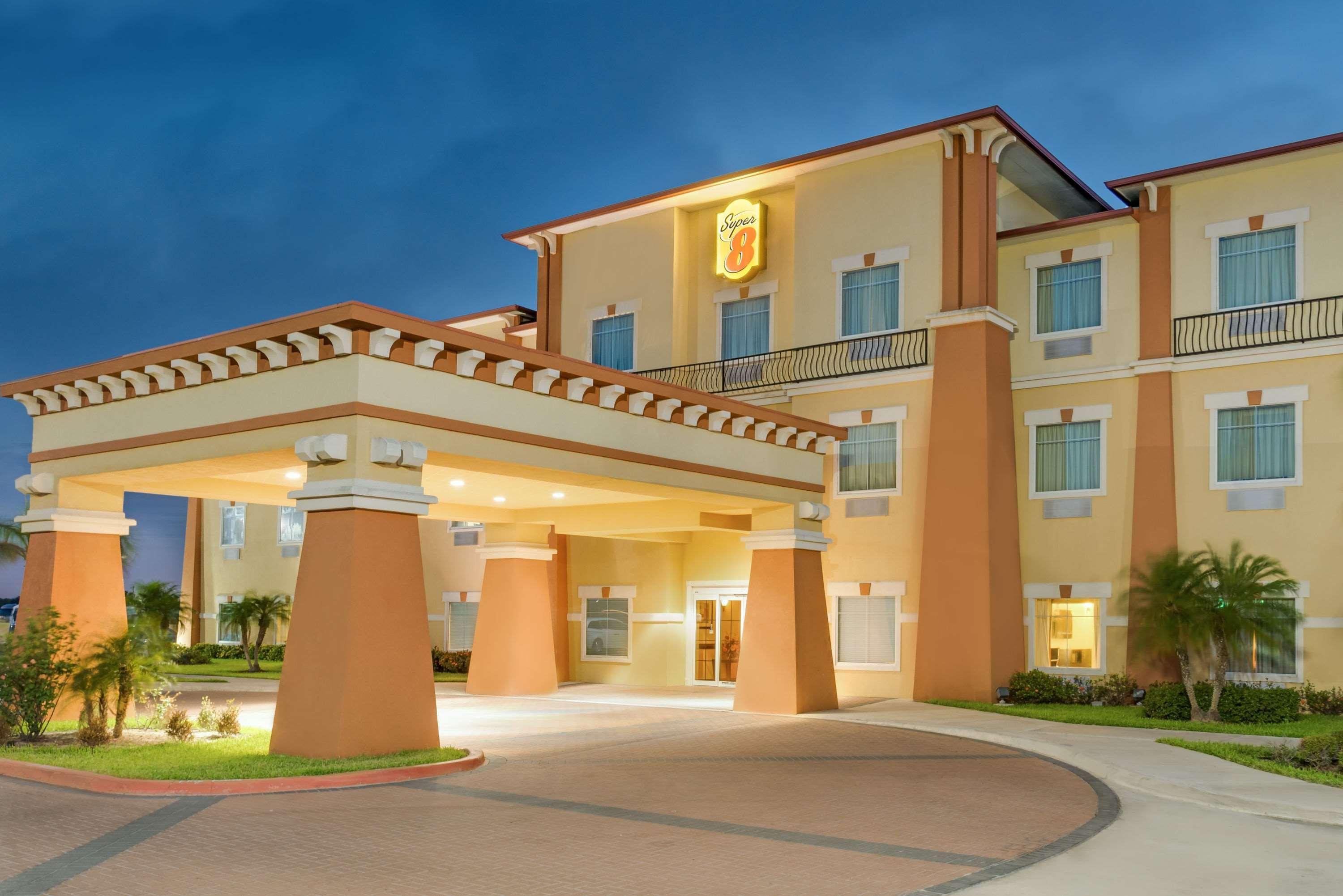 Super 8 By Wyndham Hidalgo At La Plaza Mall & Mcallen Airport Екстериор снимка