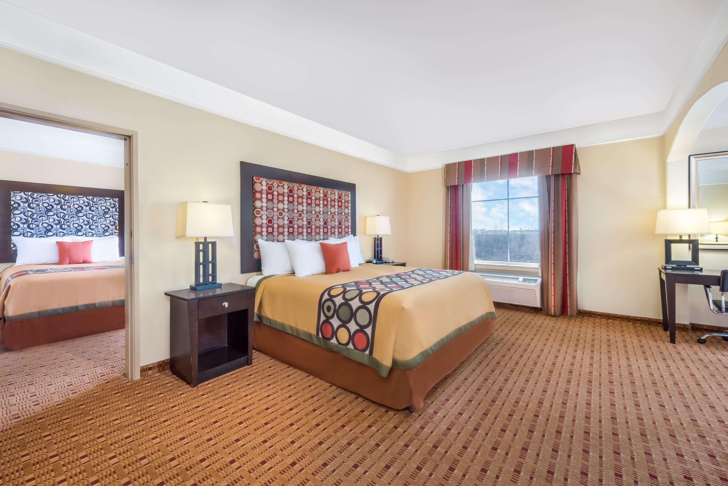 Super 8 By Wyndham Hidalgo At La Plaza Mall & Mcallen Airport Екстериор снимка