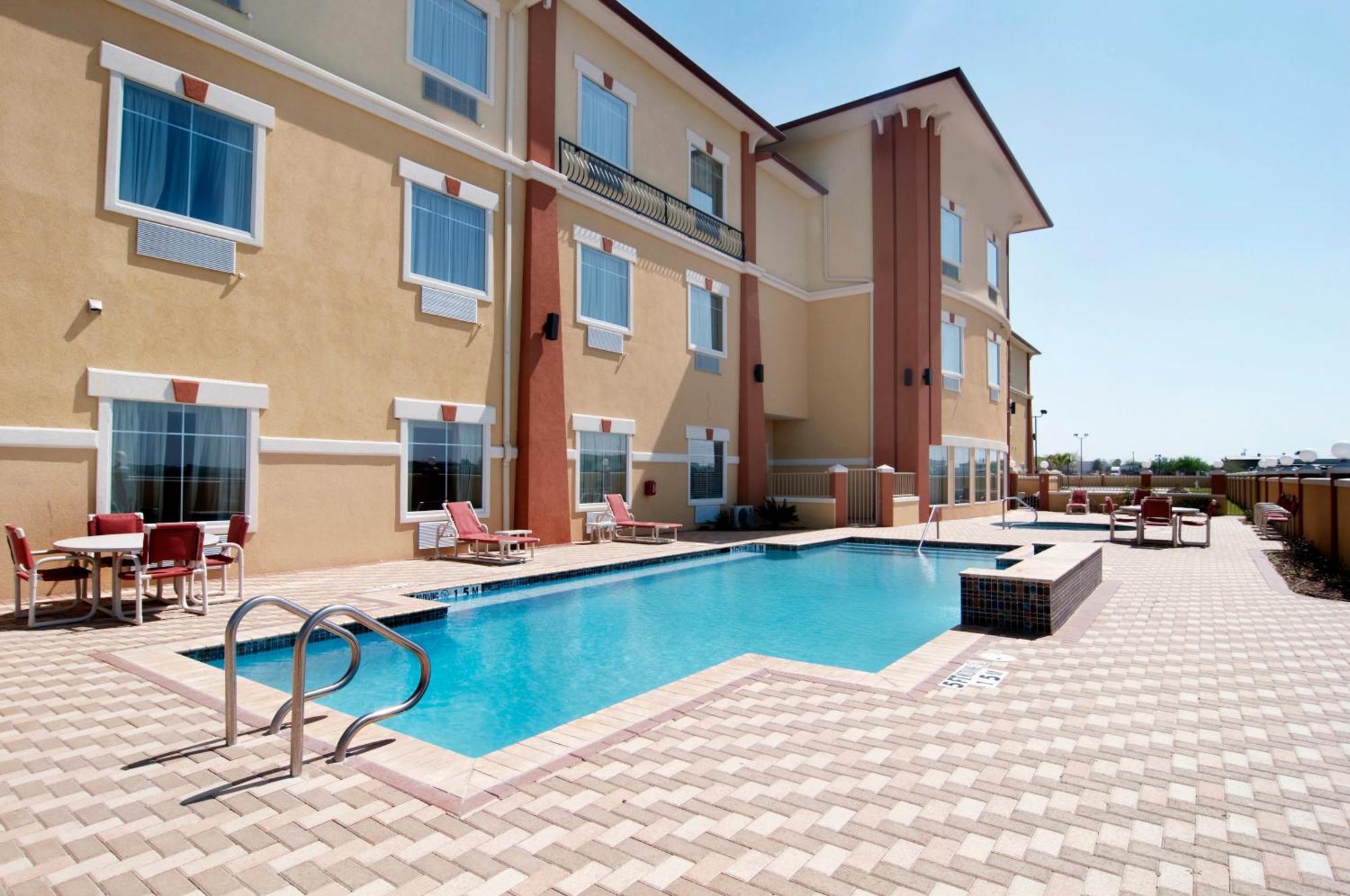 Super 8 By Wyndham Hidalgo At La Plaza Mall & Mcallen Airport Екстериор снимка