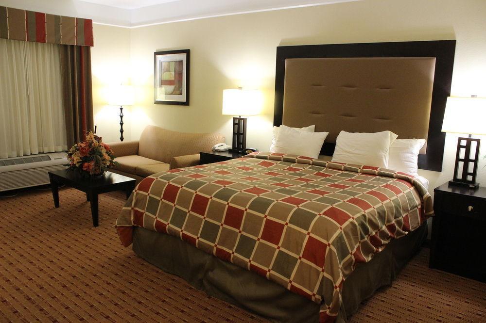 Super 8 By Wyndham Hidalgo At La Plaza Mall & Mcallen Airport Екстериор снимка