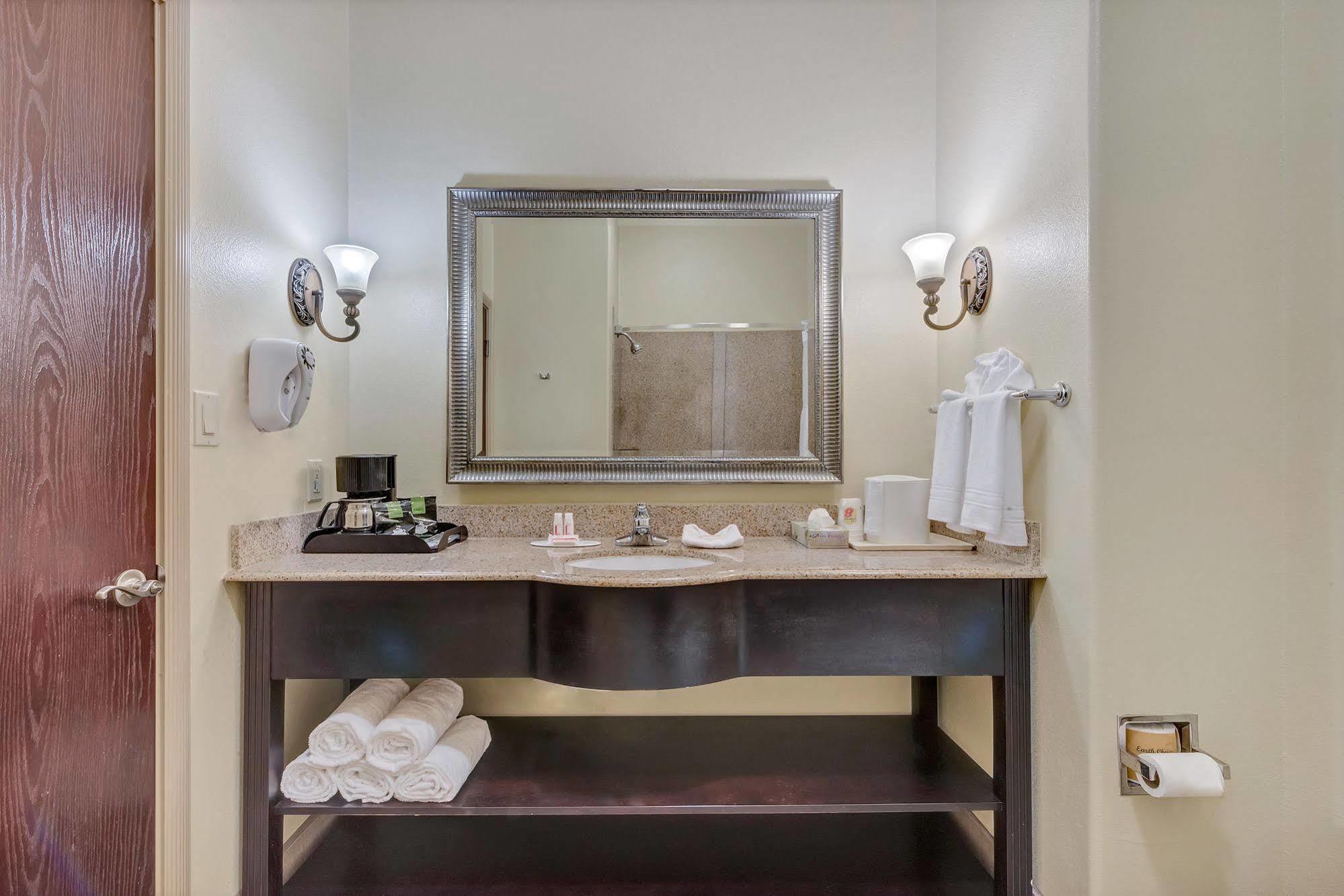 Super 8 By Wyndham Hidalgo At La Plaza Mall & Mcallen Airport Екстериор снимка