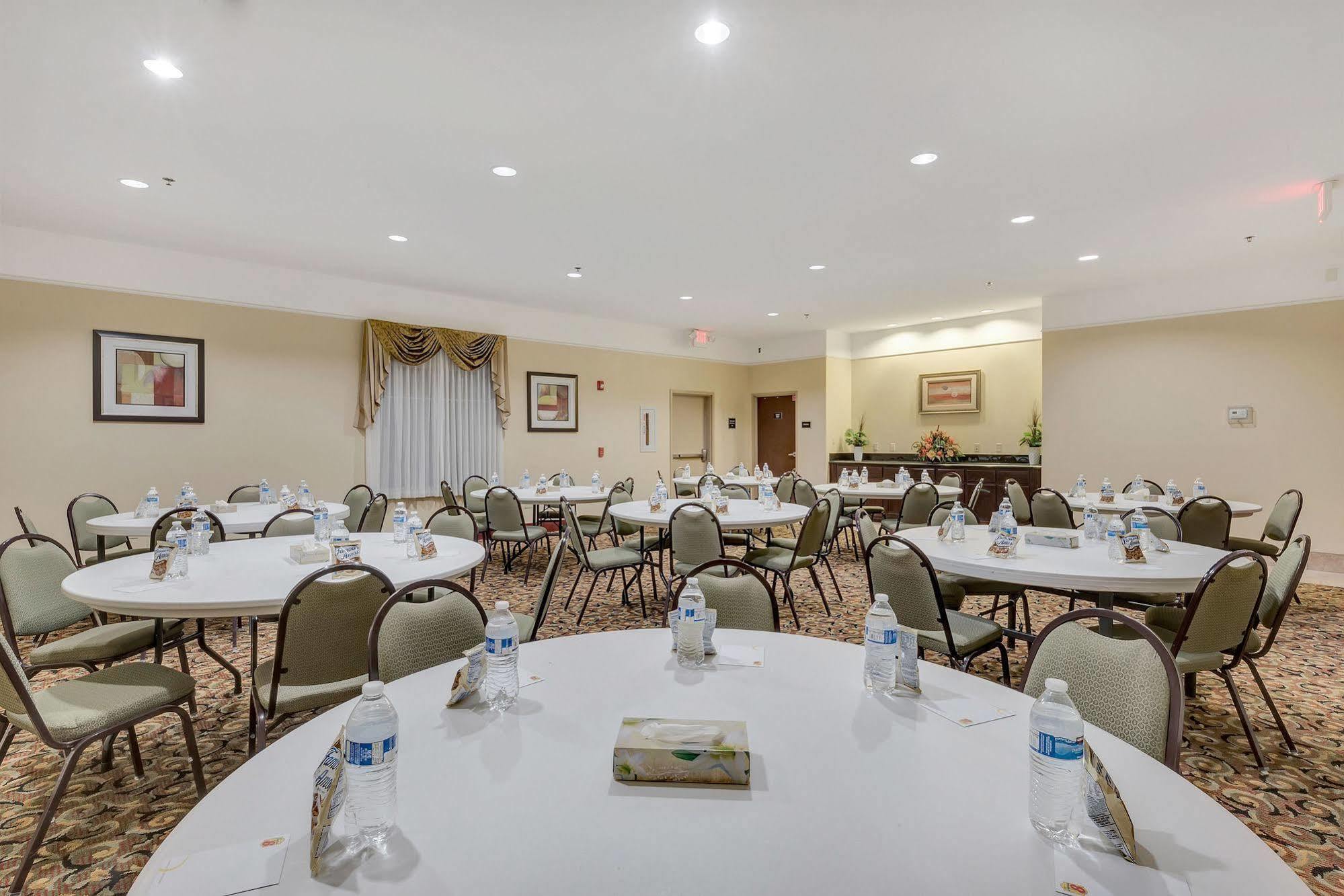 Super 8 By Wyndham Hidalgo At La Plaza Mall & Mcallen Airport Екстериор снимка