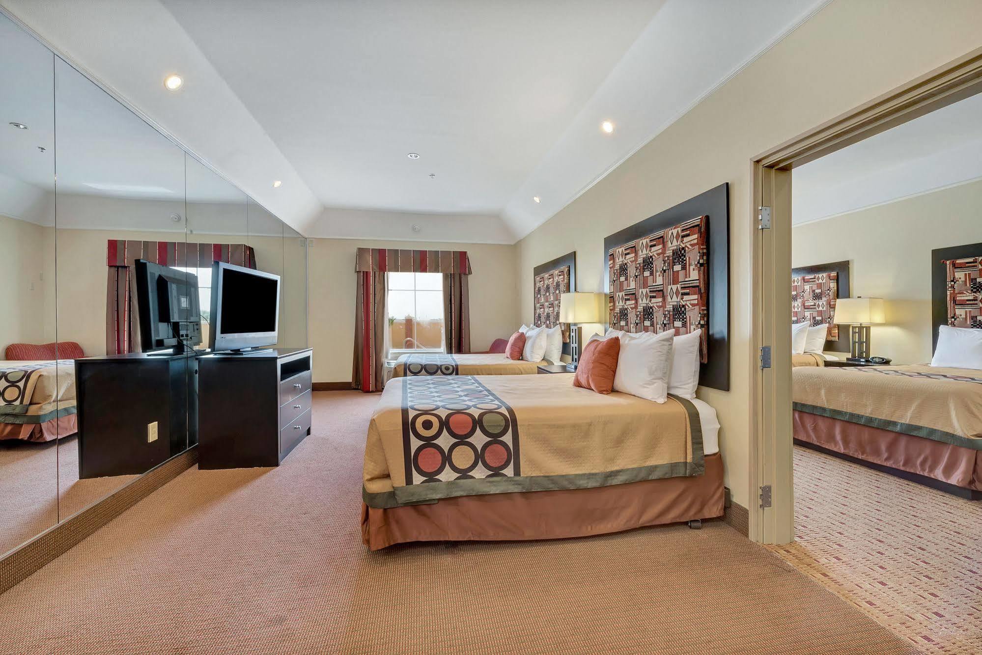 Super 8 By Wyndham Hidalgo At La Plaza Mall & Mcallen Airport Екстериор снимка