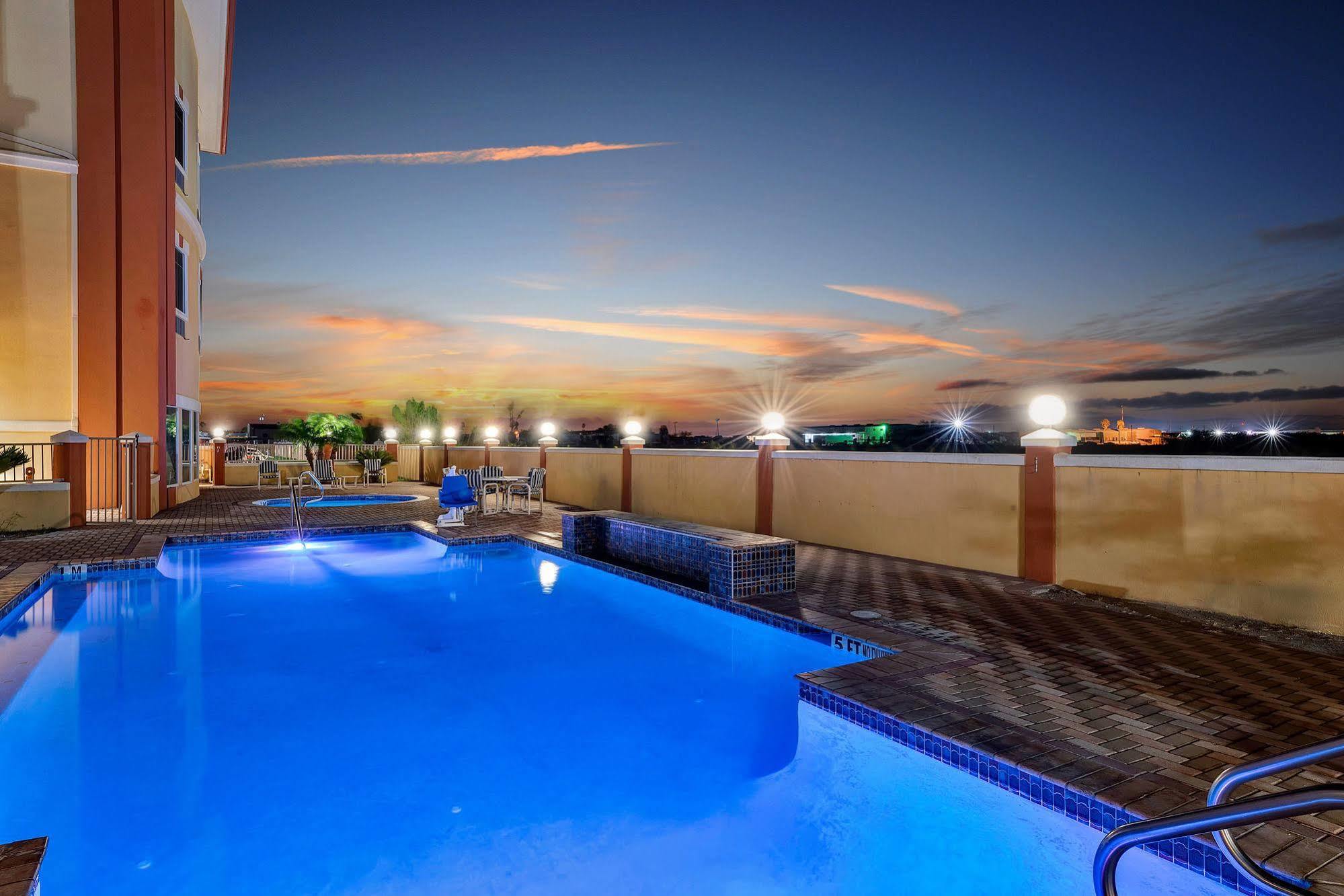 Super 8 By Wyndham Hidalgo At La Plaza Mall & Mcallen Airport Екстериор снимка