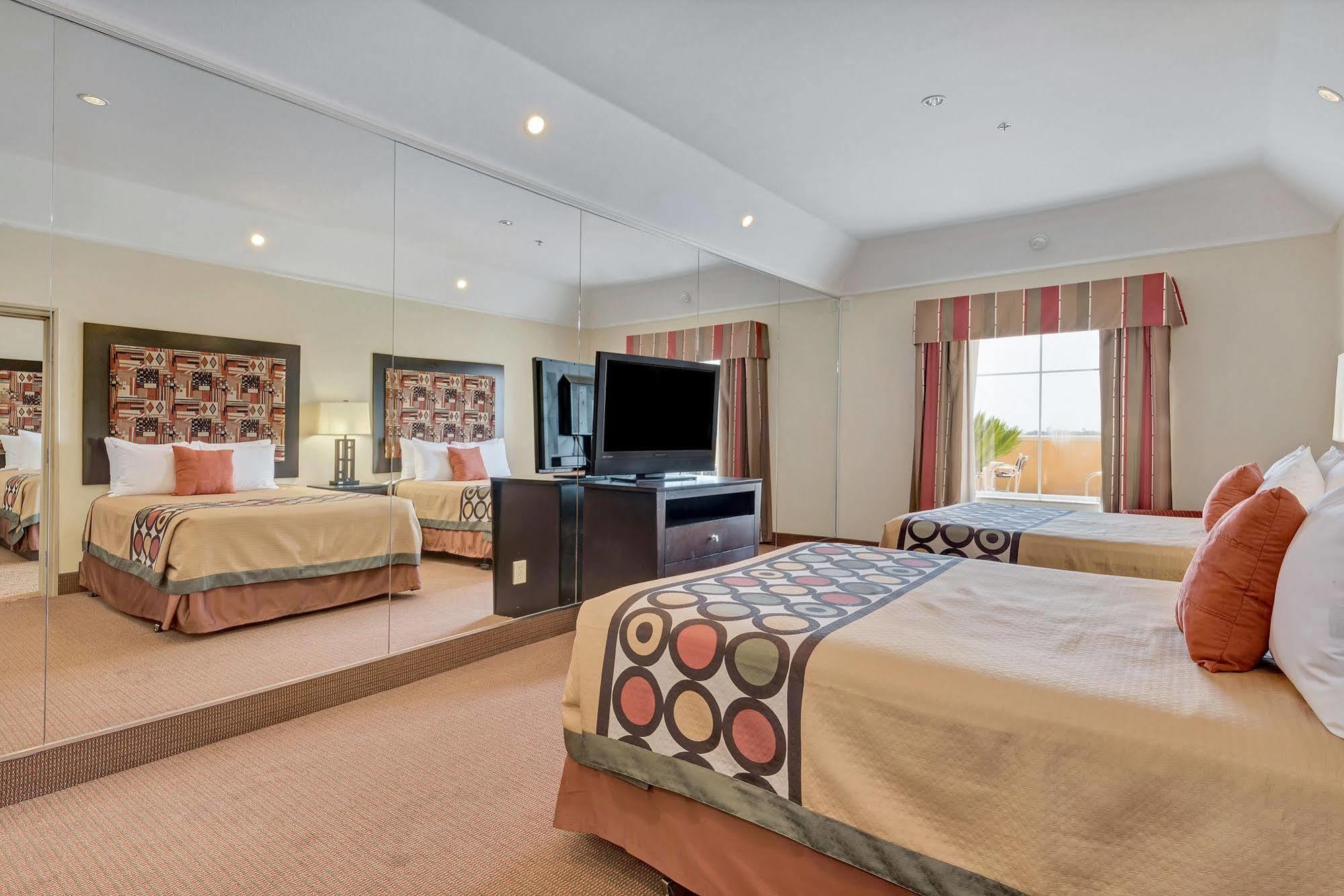 Super 8 By Wyndham Hidalgo At La Plaza Mall & Mcallen Airport Екстериор снимка